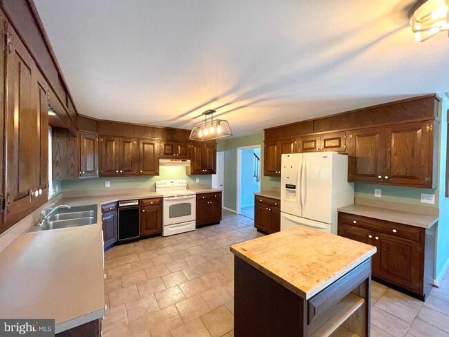 Foto del edificio - 10960 Earnshaw Ln