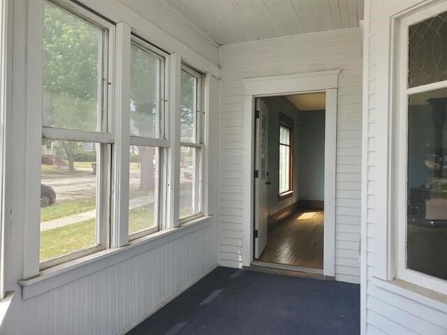 Building Photo - 401 W Conant St