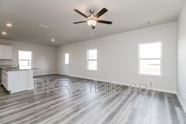 Photo - 160 Avondale Blvd SE House