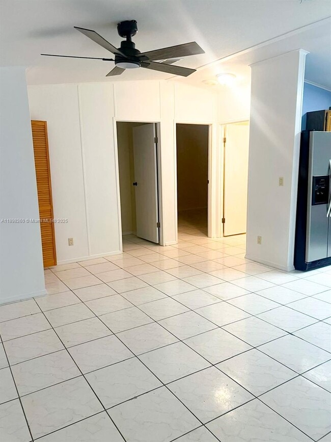Foto del edificio - 5904 Sussex Dr