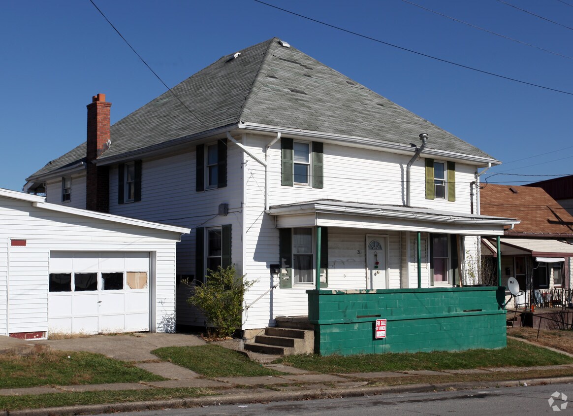 Building Photo - 211 10th St