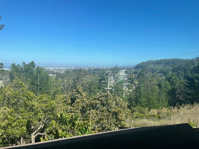 Building Photo - 191 Fernwood Dr