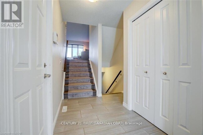 Photo du bâtiment - 1010 Fanshawe Park Rd E