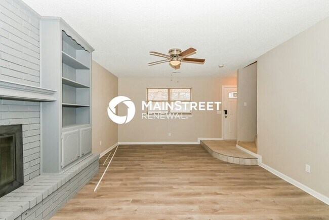 Foto del edificio - 4 Bedroom Pet-Friendly Home in Moore, OK with Main Street Renewal