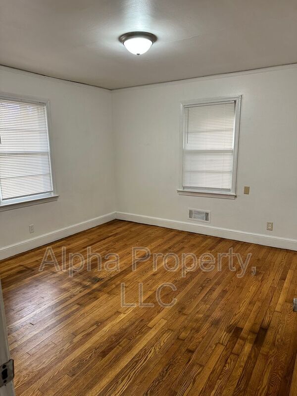 Building Photo - 4 Brownwood Dr