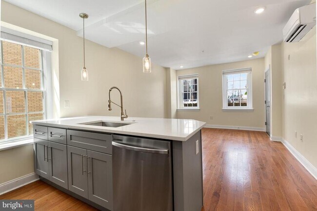 Foto del edificio - 6605 Ridge Ave