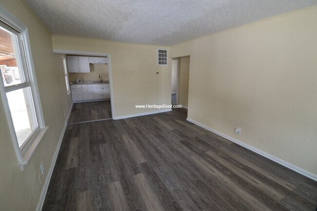 Foto del edificio - Great Ranch with Large Garage and Central Air