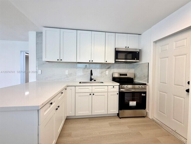 Foto del edificio - 910 SW 2nd Ave