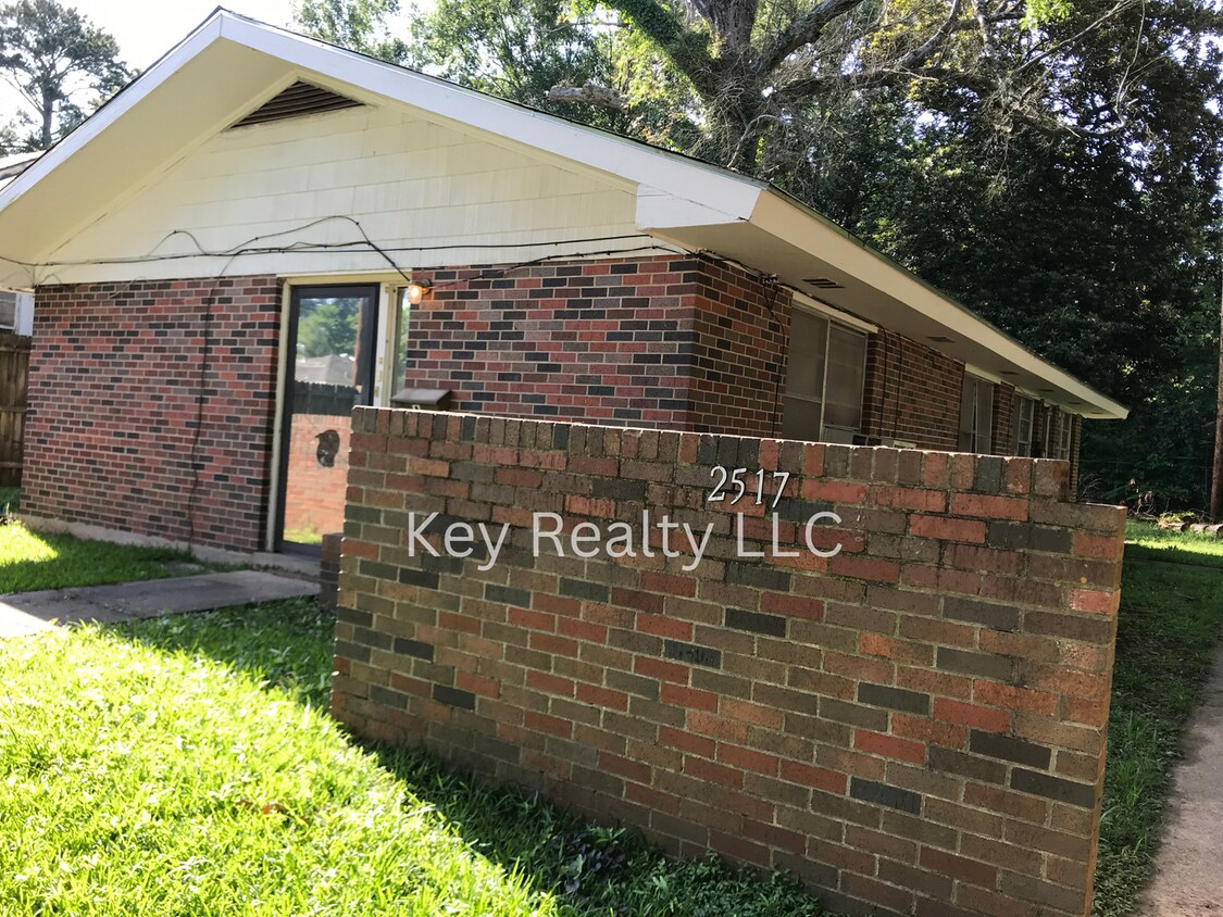 Foto principal - 2517 - B Webster St. - Alexandria MOVE IN ...
