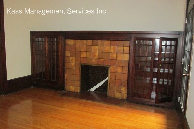 Foto del edificio - 1367 E 56th St