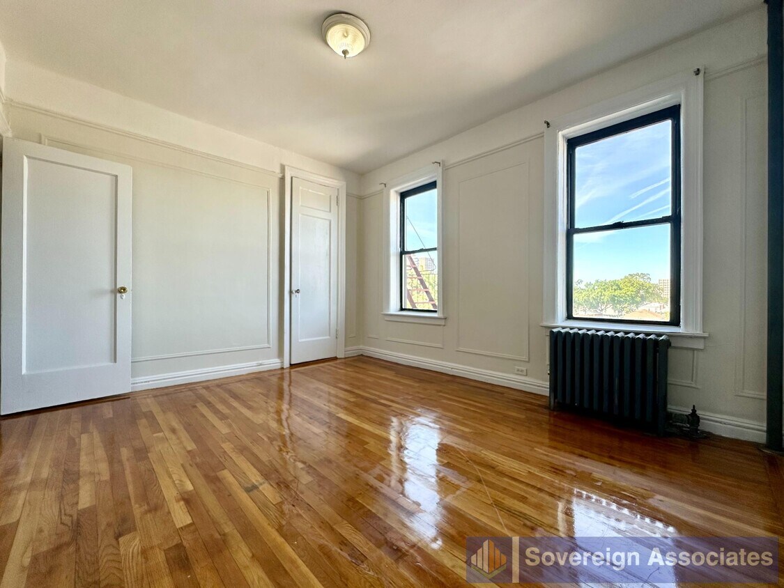 Foto principal - 1845 Hobart Ave
