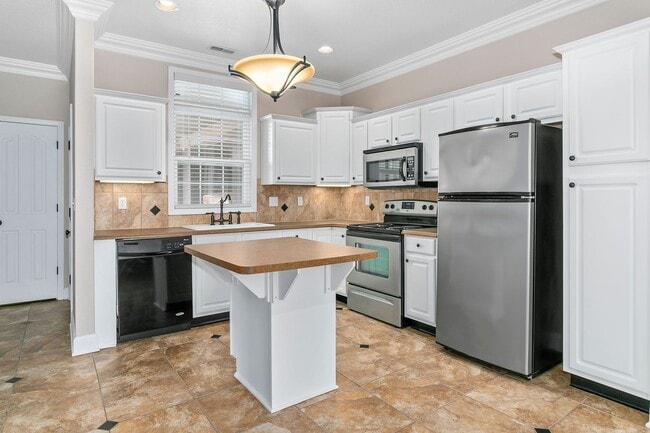 Foto del edificio - At Last, This Is What You've Been Searching For!!!