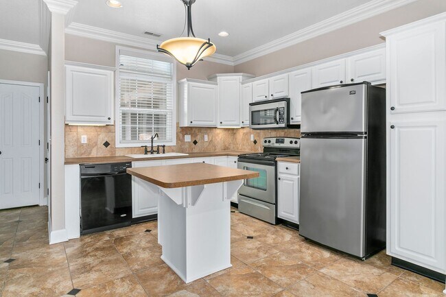 Foto del edificio - At Last, This Is What You've Been Searching For!!!