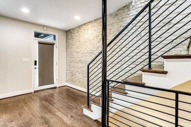 Foto del edificio - 620 Farragut St NW