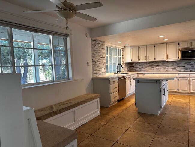 Building Photo - Coming soon!!!!! Imagine coming home to a ...