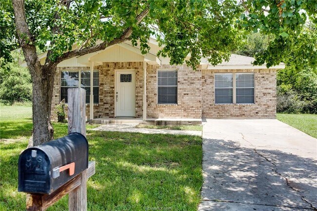 Building Photo - 2112 Cabot Cir