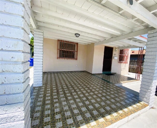Foto del edificio - 80 NW 60th Ct