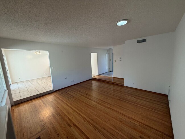 Foto del edificio - 3 Bedroom | 1.5 Bathroom | Single Family Home in Carmichael
