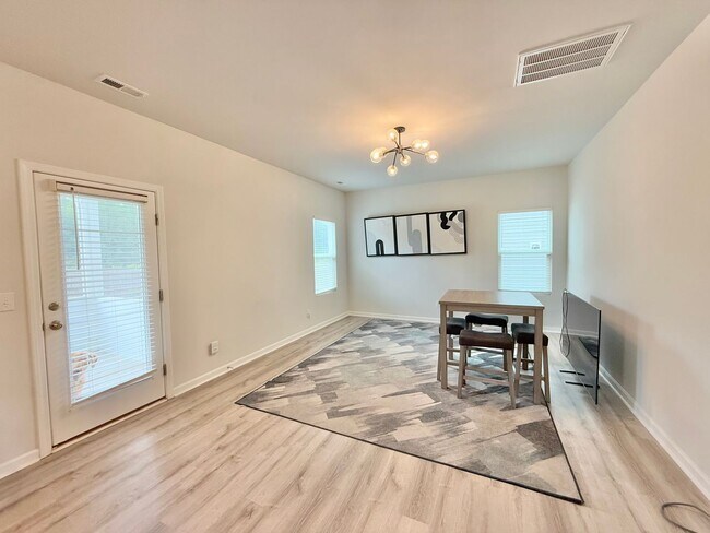 Foto del edificio - Modern 4BD, 2.5BA Knightdale Home with a F...