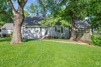 Building Photo - 2113 Pamela Dr