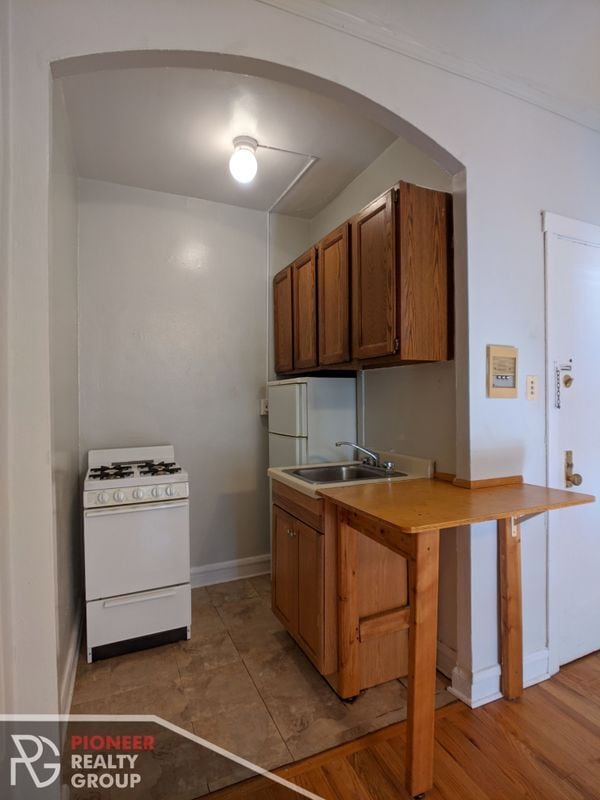 Building Photo - 2827 N Burling St