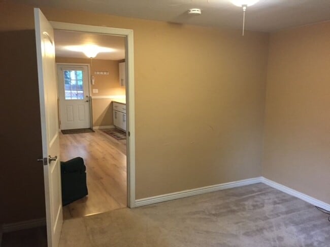 Building Photo - Walk-Out Basement 2 Bed in Golden – All Ut...