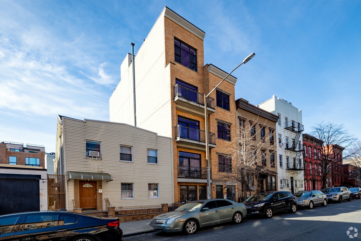 Belvadere XXXVIII - 206 Kent St
