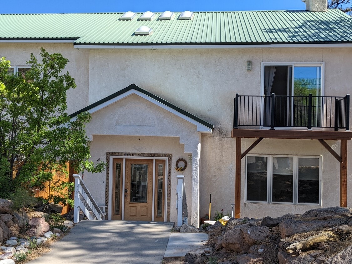 1041 Oro Ct, Los Alamos, NM 87544 House Rental in Los Alamos, NM