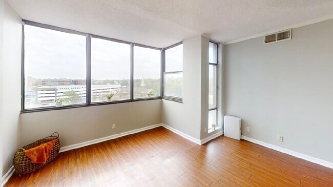 Foto del edificio - 1101 N Elm St