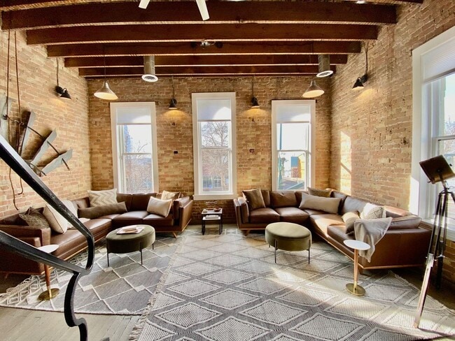 Building Photo - Modern 2BD Loft with Vintage Charm – Prime Historic Downtown Location!