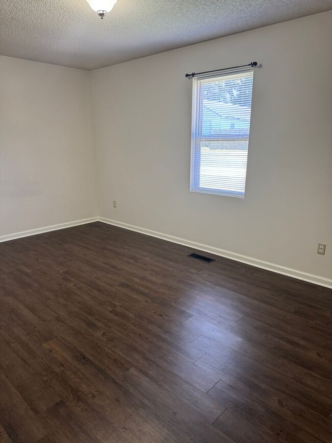 Building Photo - N Whisnant Quad