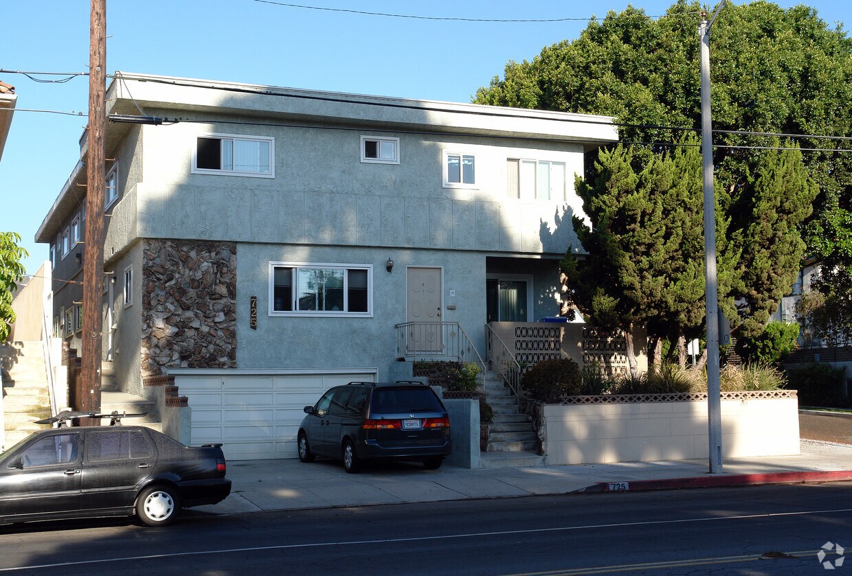 Primary Photo - 725 Main St