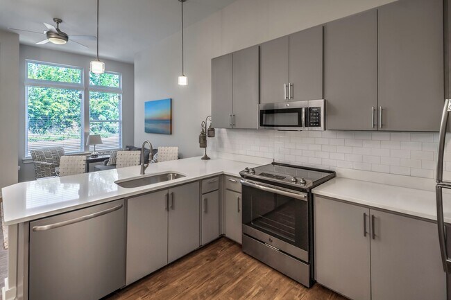 Building Photo - Spacious Studio (SPECIALS)