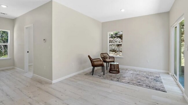 Foto del edificio - 739 Lakebreeze Dr