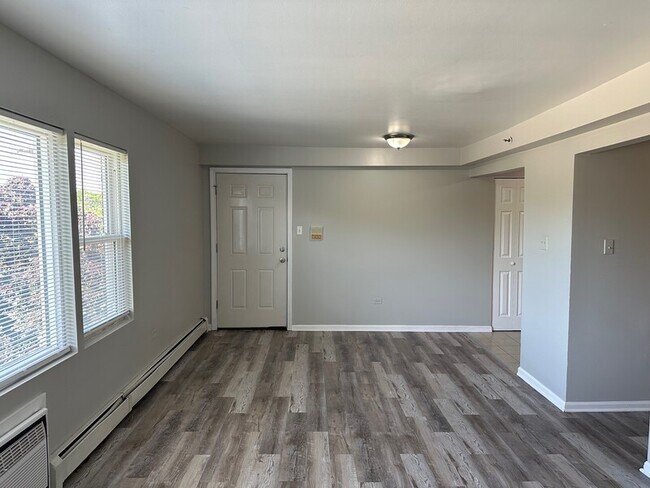 Building Photo - 8424 W 87th St Apt 3B