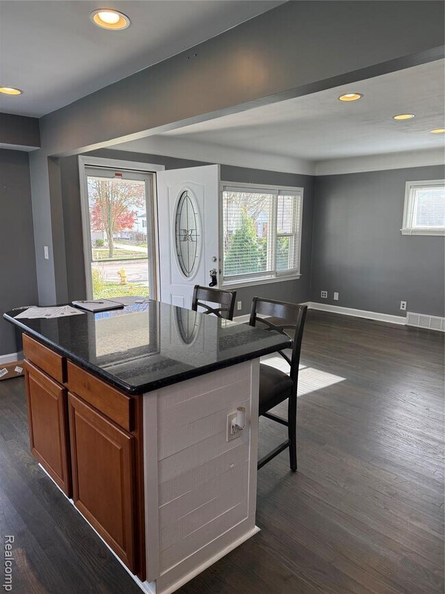 Foto del edificio - 2729 Kipling Ave