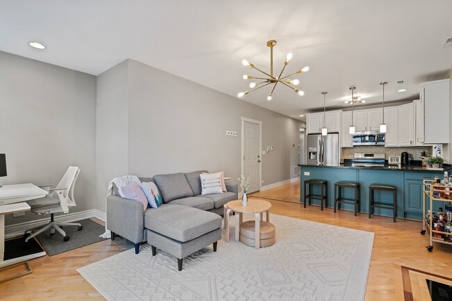 Photo - 2713 W Augusta Blvd (Chicago, IL) Apartment