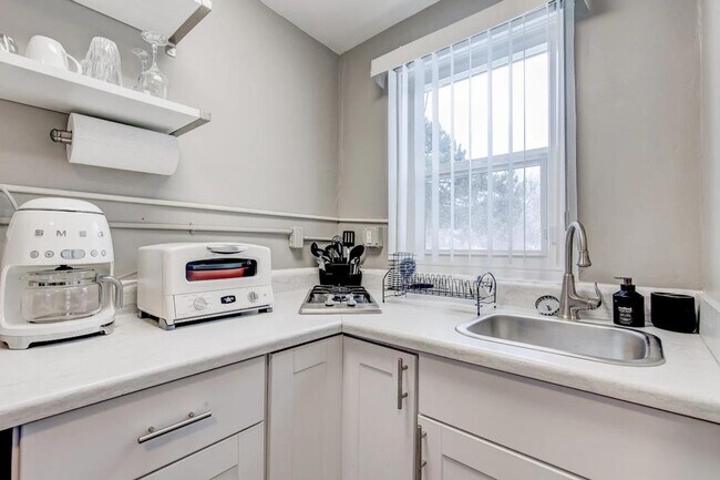 Foto del edificio - 5721 Wadsworth Bypass