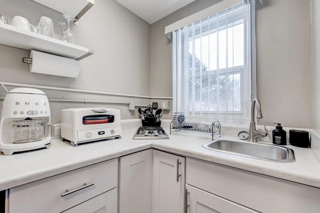 Building Photo - 5721 Wadsworth Bypass