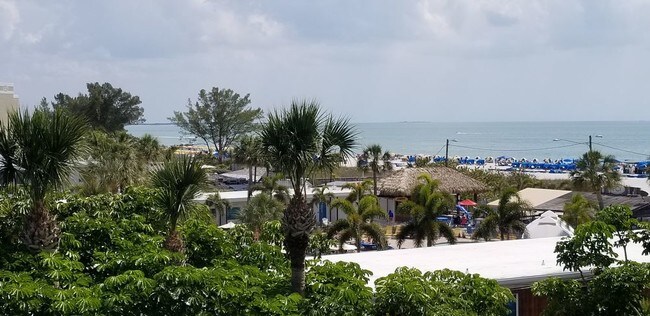 Building Photo - Silver Sands Beachfront short term 90 day min