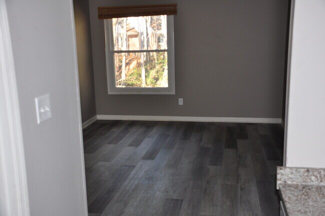 Foto del edificio - 114 Ridge View Ct