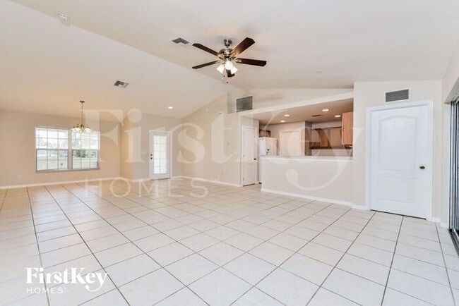 Foto del edificio - 2310 NE 34th Ln