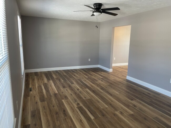 Building Photo - 104 Emerald Ct