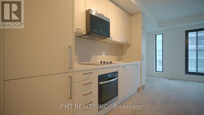 Building Photo - 20 Soudan Ave