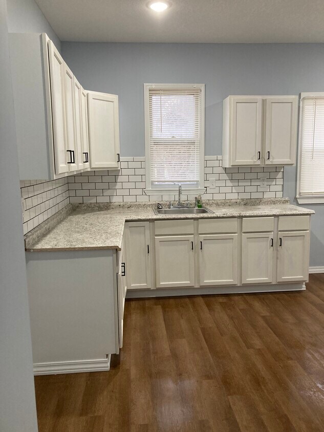 305 N College Ave, Warrensburg, MO 64093 House Rental in Warrensburg