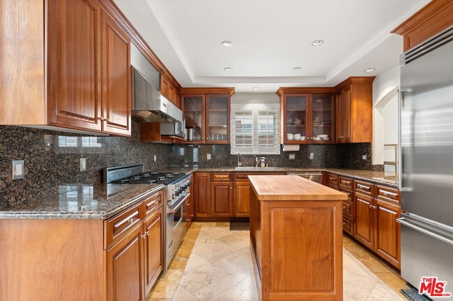 Building Photo - 6416 W 83rd St