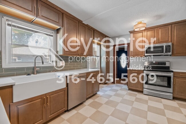 Building Photo - 1728 E McKnight Dr