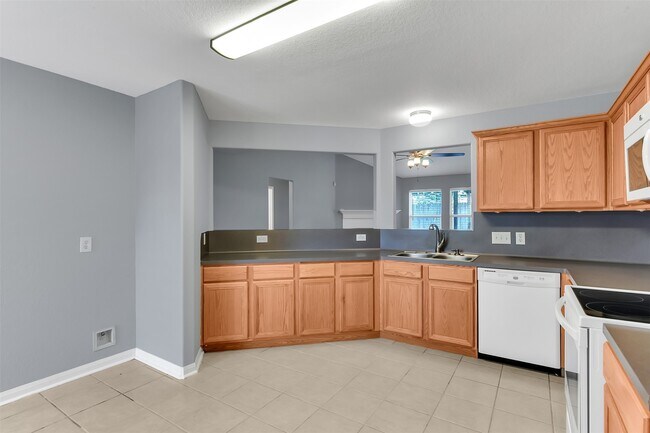 Building Photo - 223 Fantasy Ln