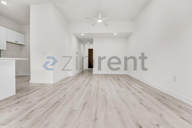 Foto del edificio - 2000 Riverside Farms Rd