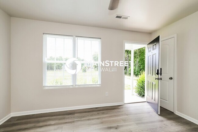 Foto del edificio - 3 Bedroom Pet-Friendly Home in RURAL HALL, NC with Main Street Renewal